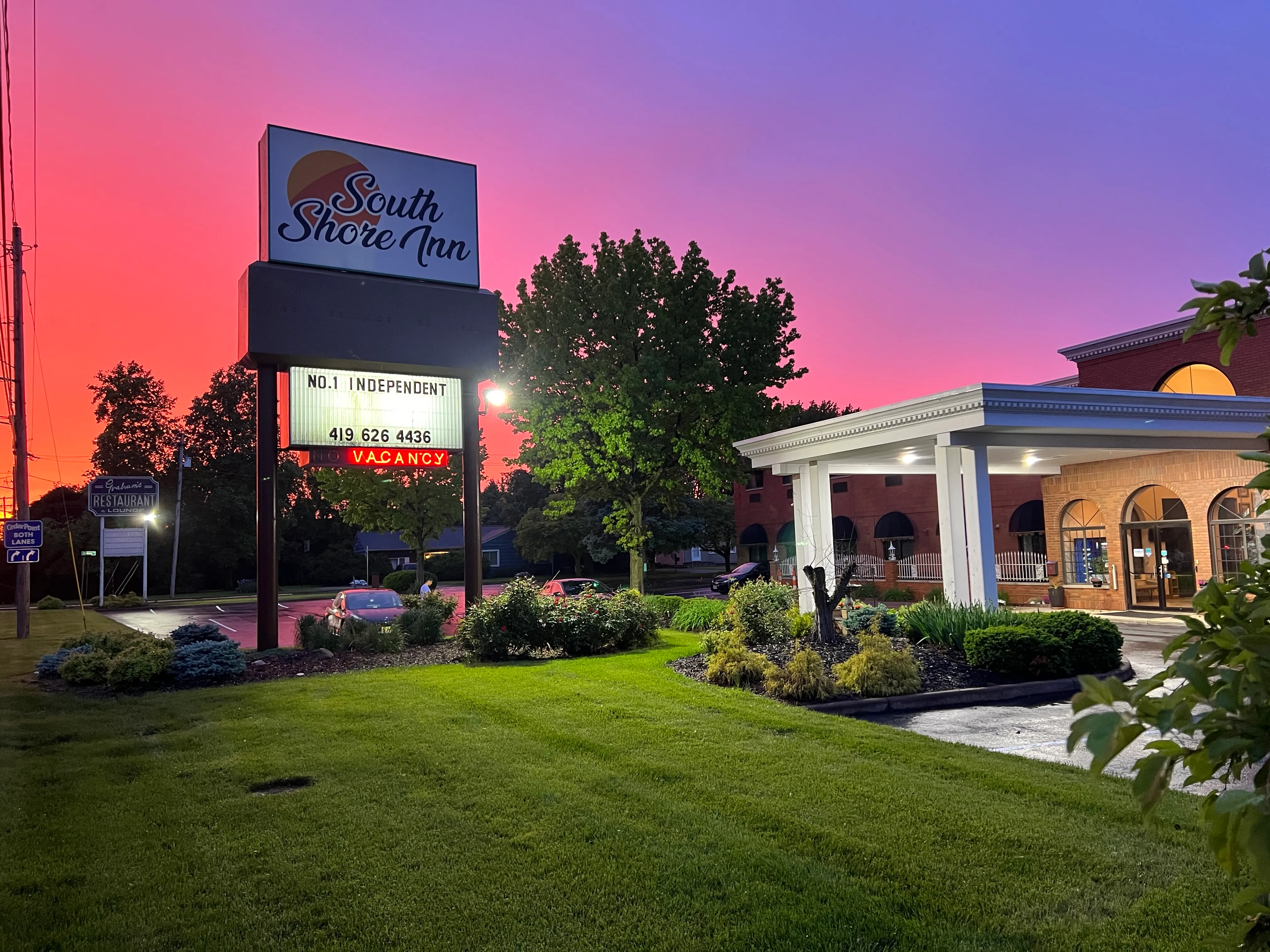 Beautiful Lake Erie sunset view from South Shore Inn