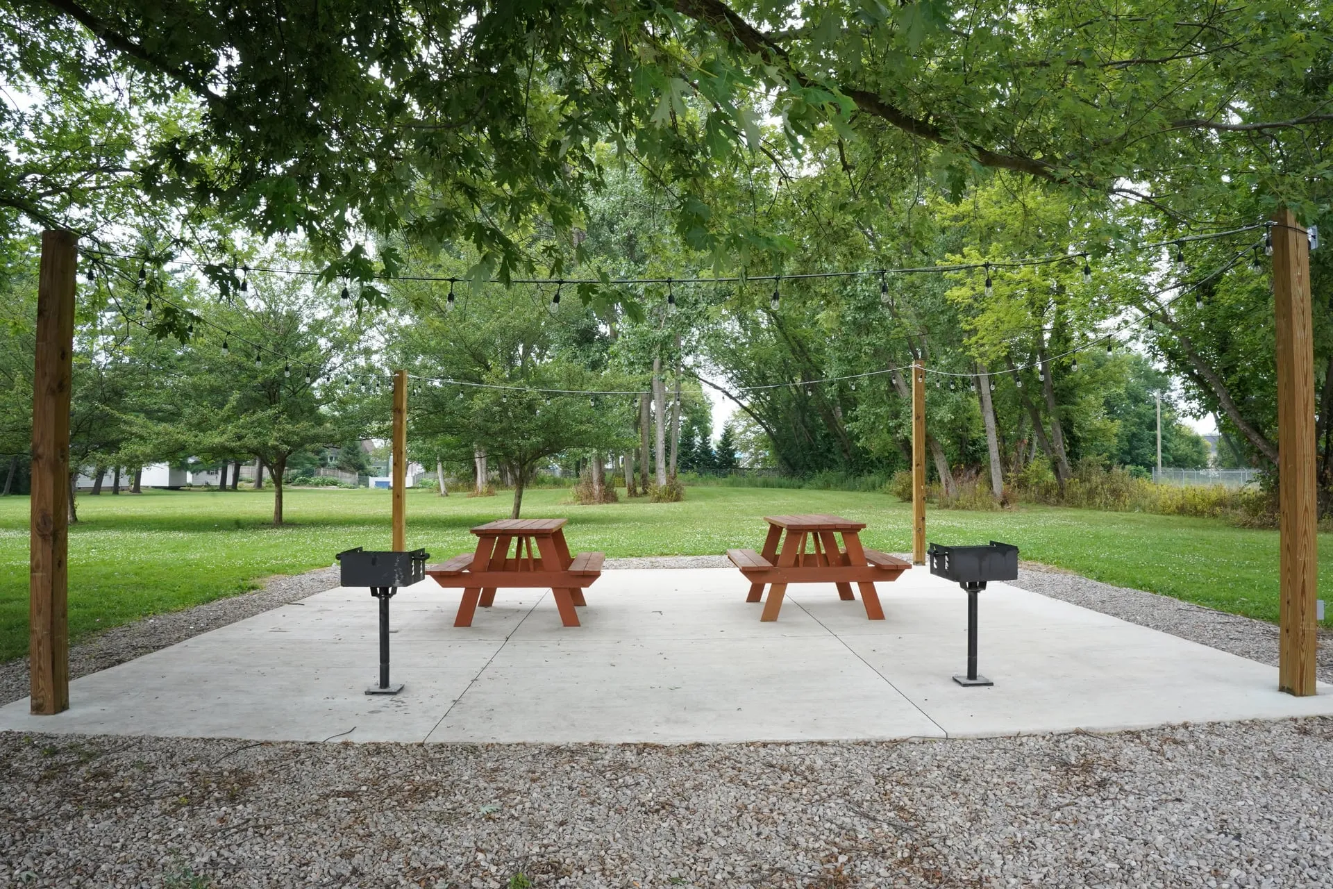 South Shore Inn BBQ area and patio