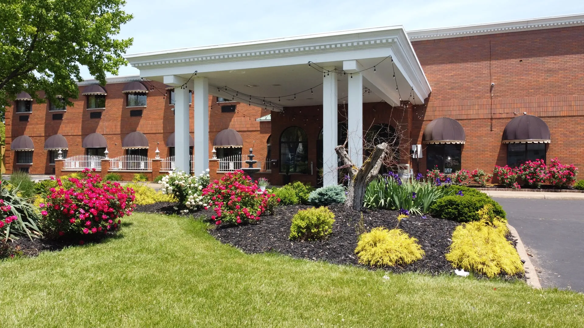 South Shore Inn front exterior with canopy