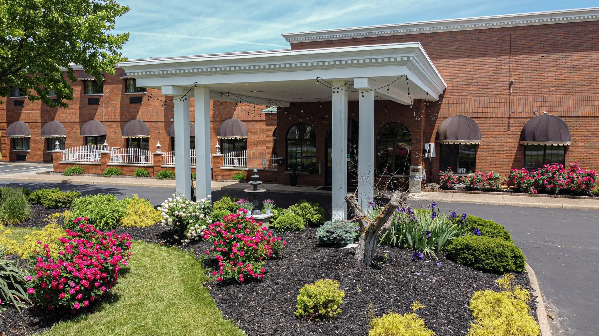 South Shore Inn exterior - family-owned hotel 3 miles from Cedar Point
