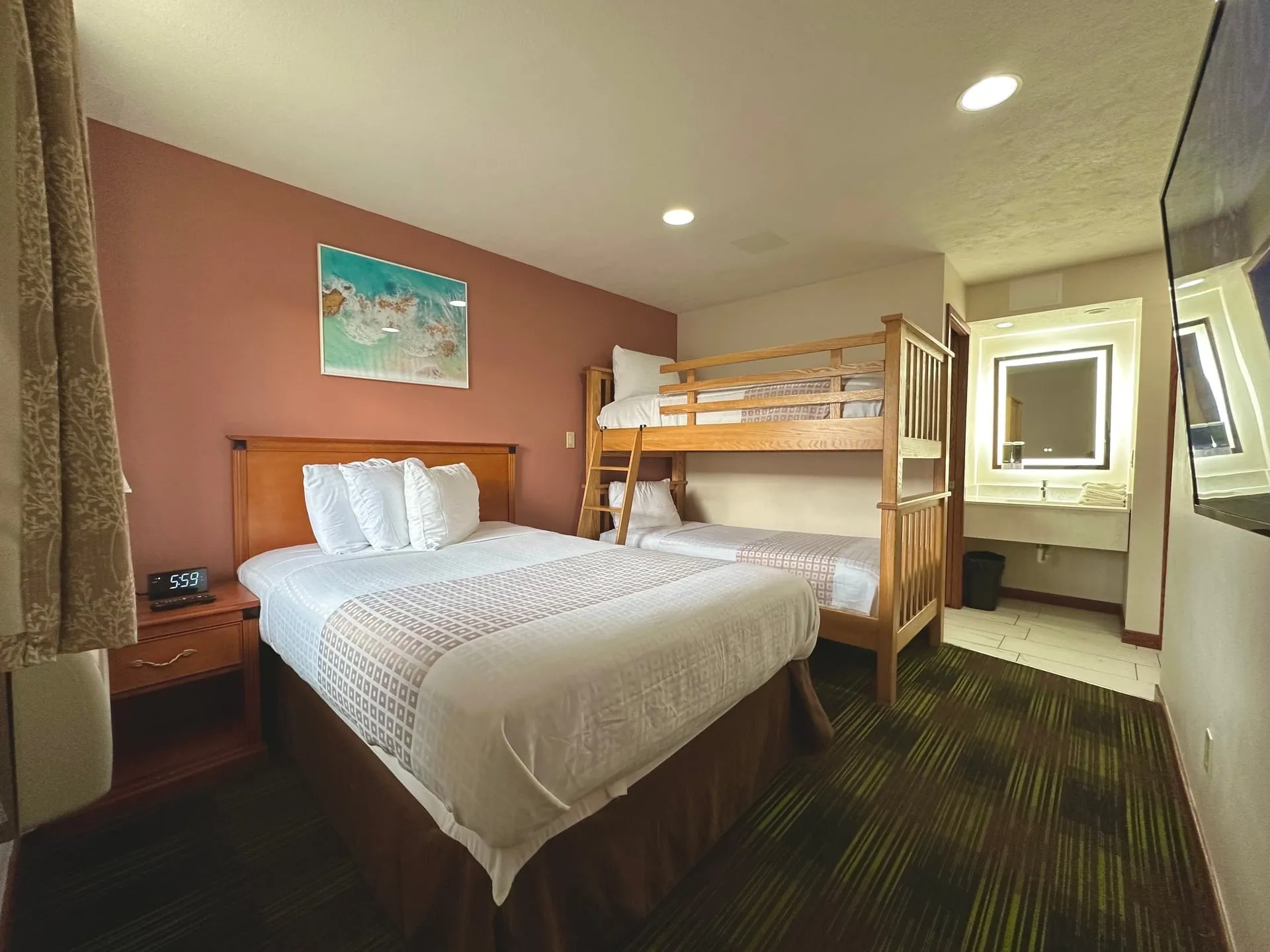 Three Room Suite with Bunks at South Shore Inn Sandusky